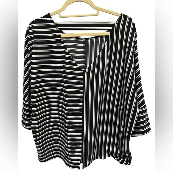Apt 9 - Black and white Dolman Sleeve Blouse - Size L - Picture 3 of 6